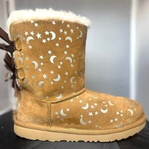 Uggs Over the Moon Bailey Bow Boot Kids 4